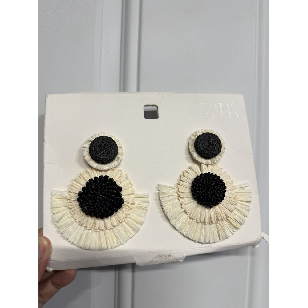 ZARA Raffia Flower Floral Black White Statement Earrings Resort Beach Bohemian